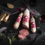 Salami mit Rotwein, mit Edelschimmel